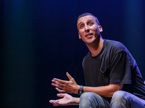 Cabaretier Jawad Es Soufi trekt drukke zalen met nieuw publiek